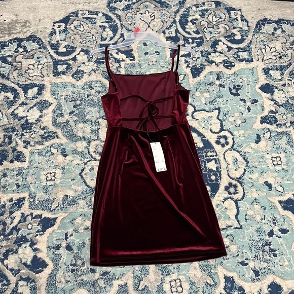 UO Genova red velvet tie back dress - Picture 5 of 7